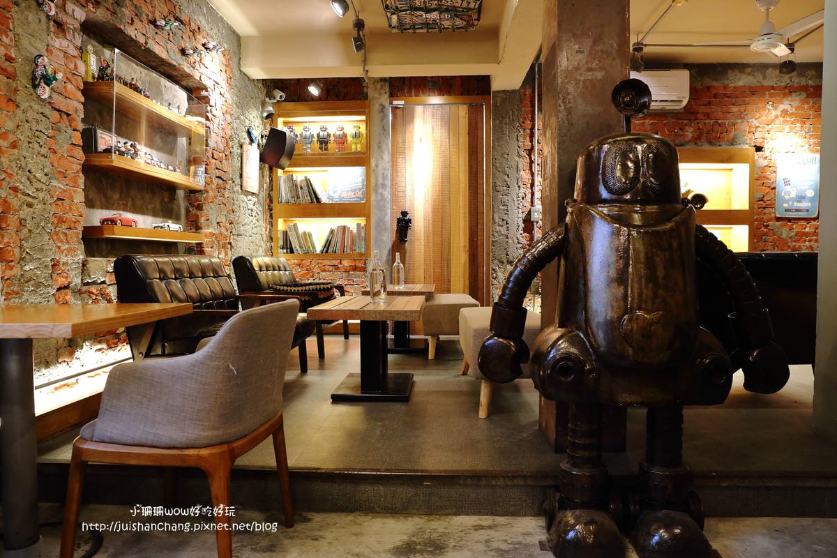 【食||台中】鐵皮駅〜勤美綠園道。機器人主題餐廳。超酷機器人為地球人服務！（食尚玩家/各大媒體雜誌推薦）　
