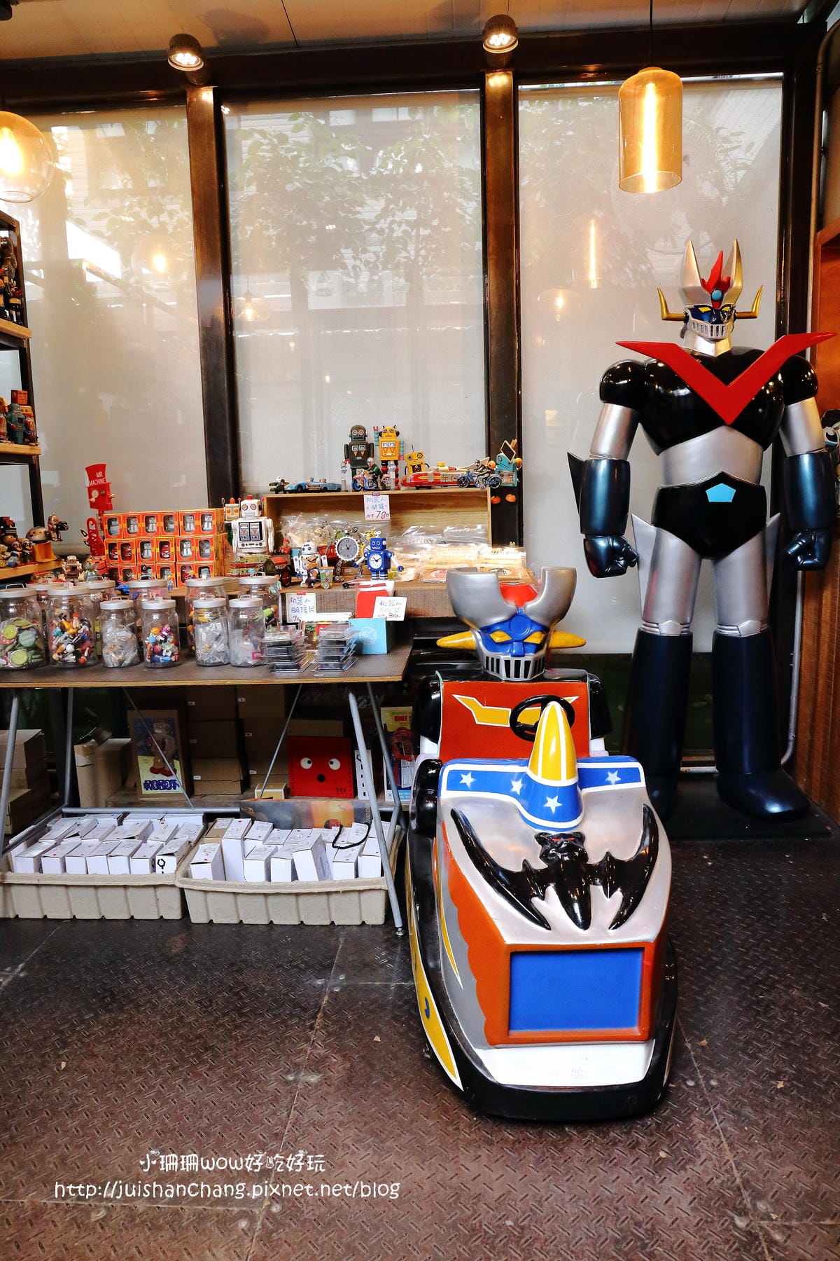 【食||台中】鐵皮駅〜勤美綠園道。機器人主題餐廳。超酷機器人為地球人服務！（食尚玩家/各大媒體雜誌推薦）　