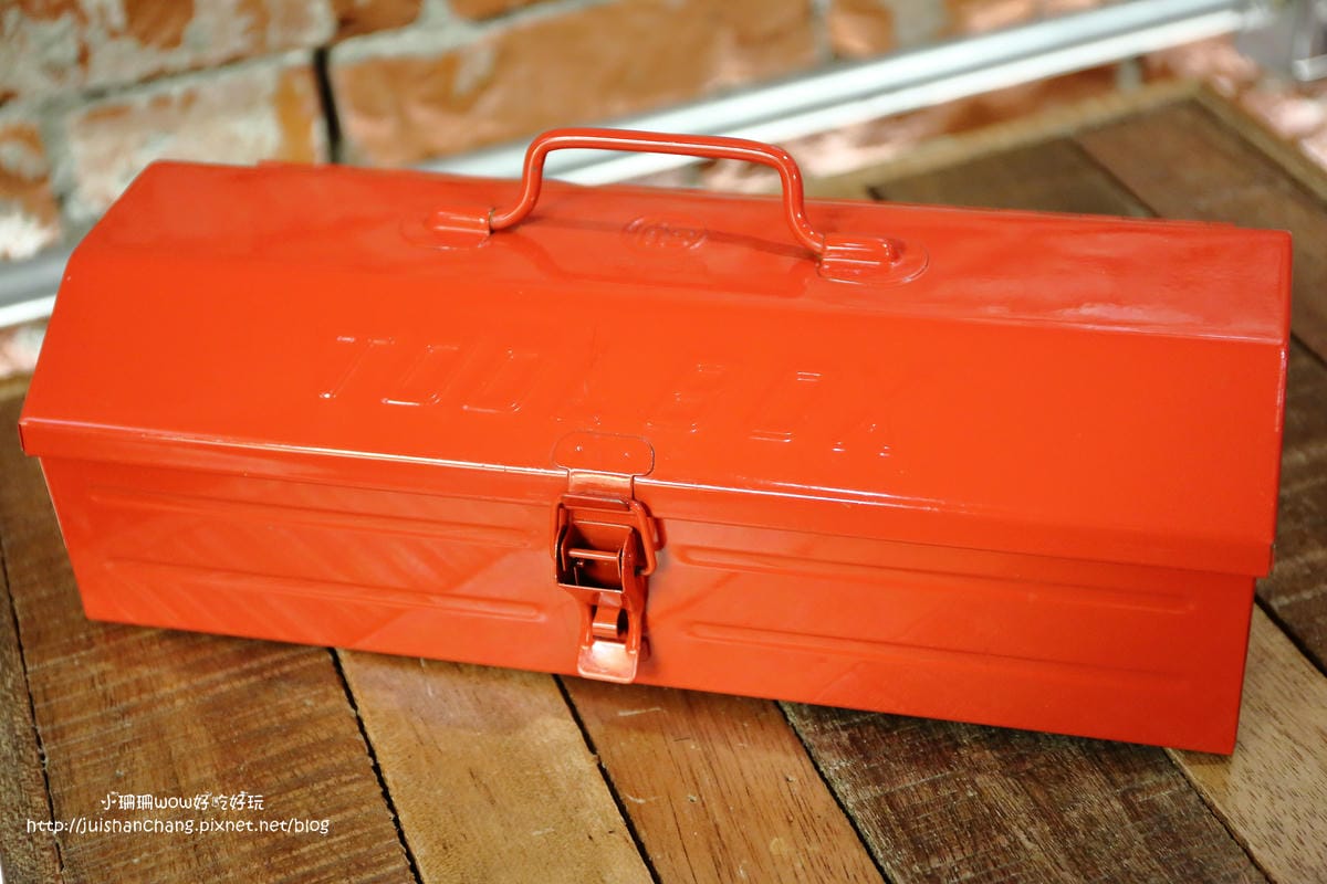 【食||台中】鐵皮駅〜勤美綠園道。機器人主題餐廳。超酷機器人為地球人服務！（食尚玩家/各大媒體雜誌推薦）　