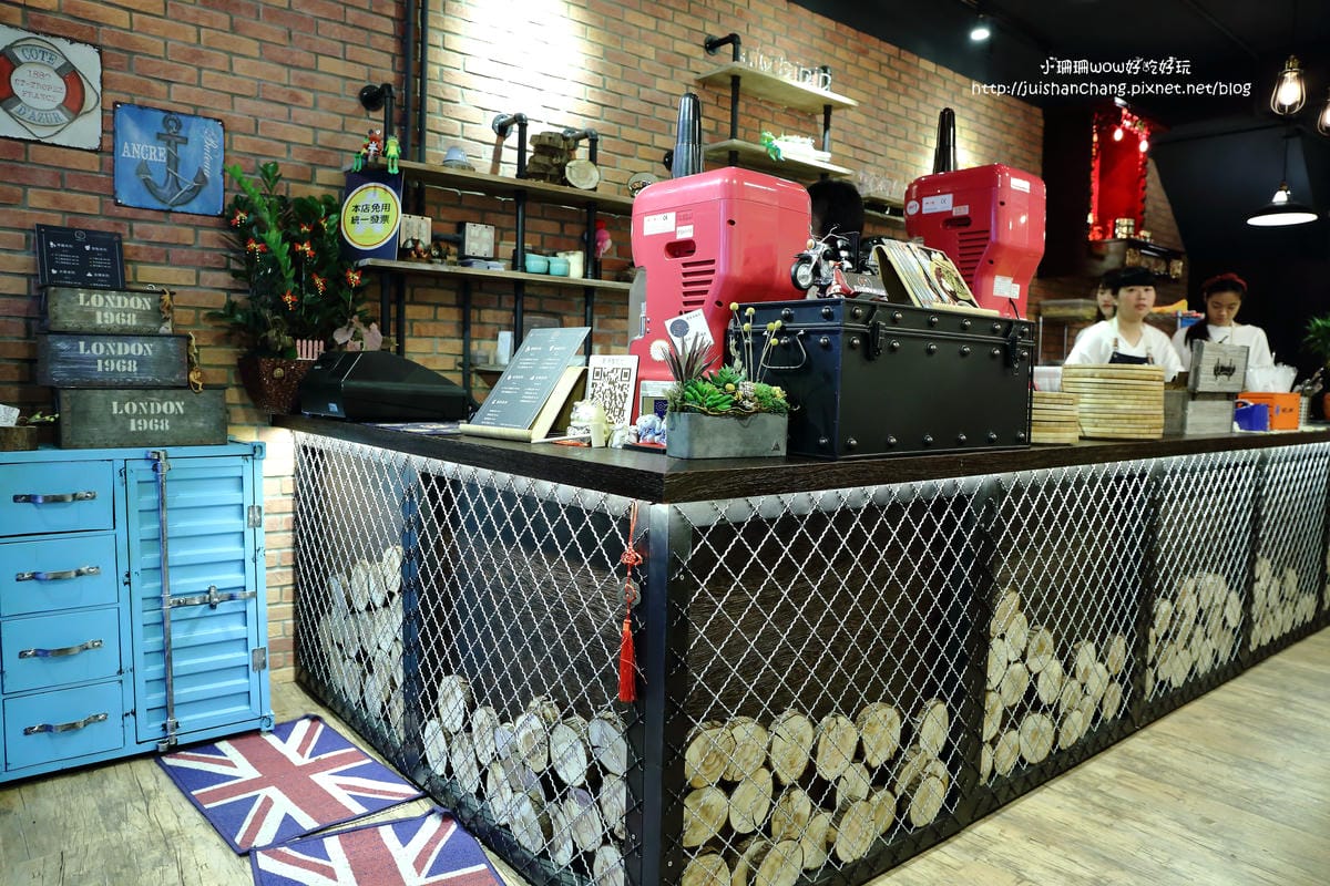 【食||板橋】震湶雪花冰〜板橋冰品推薦。敲可愛！今夏必吃的IG爆紅打卡人氣創意冰品，真正的水果製作的冰磚！