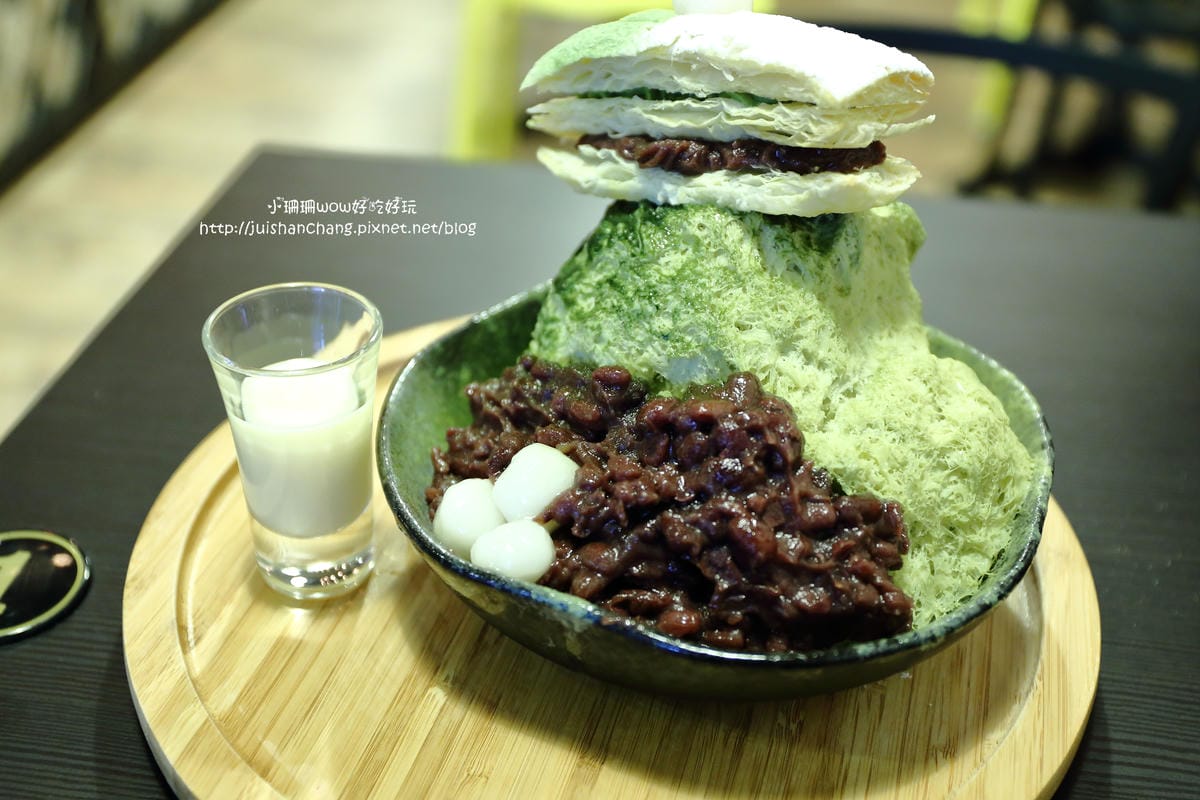 【食||板橋】震湶雪花冰〜板橋冰品推薦。敲可愛！今夏必吃的IG爆紅打卡人氣創意冰品，真正的水果製作的冰磚！