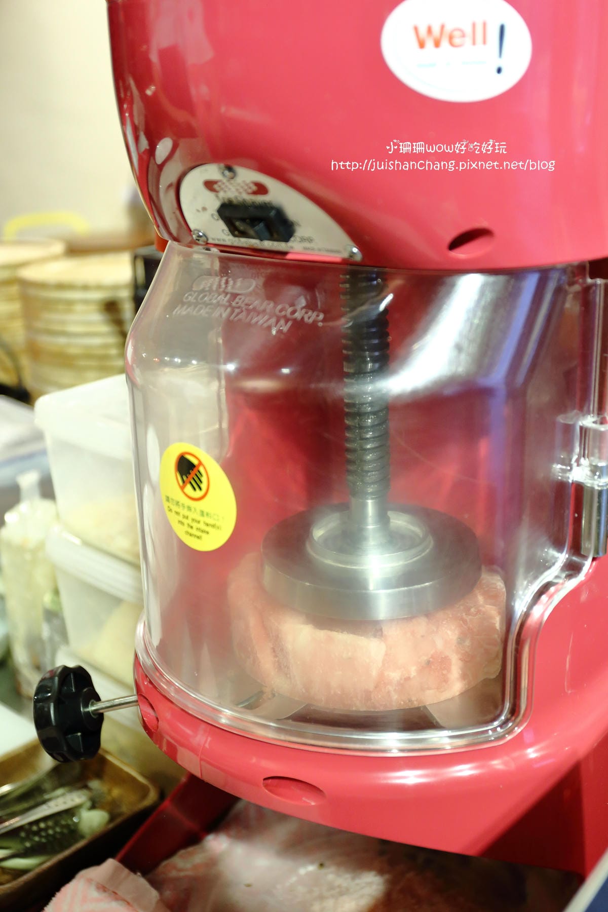 【食||板橋】震湶雪花冰〜板橋冰品推薦。敲可愛！今夏必吃的IG爆紅打卡人氣創意冰品，真正的水果製作的冰磚！