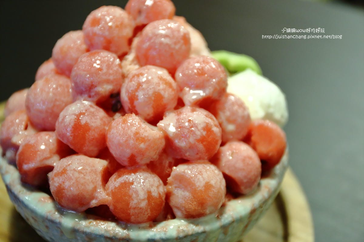 【食||板橋】震湶雪花冰〜板橋冰品推薦。敲可愛！今夏必吃的IG爆紅打卡人氣創意冰品，真正的水果製作的冰磚！