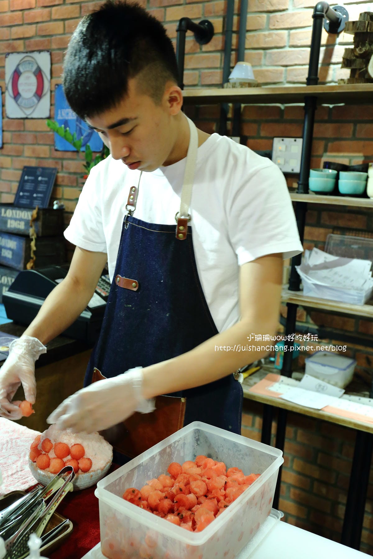 【食||板橋】震湶雪花冰〜板橋冰品推薦。敲可愛！今夏必吃的IG爆紅打卡人氣創意冰品，真正的水果製作的冰磚！