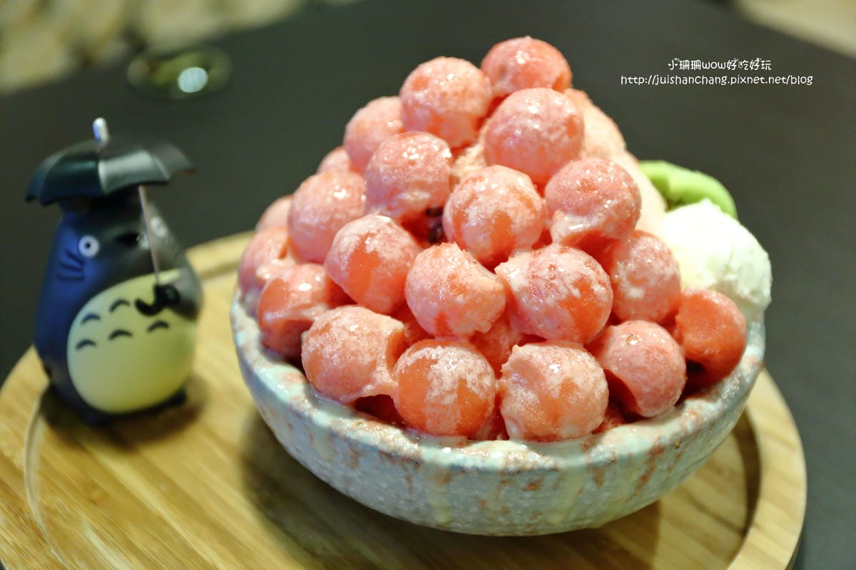 【食||板橋】震湶雪花冰〜板橋冰品推薦。敲可愛！今夏必吃的IG爆紅打卡人氣創意冰品，真正的水果製作的冰磚！