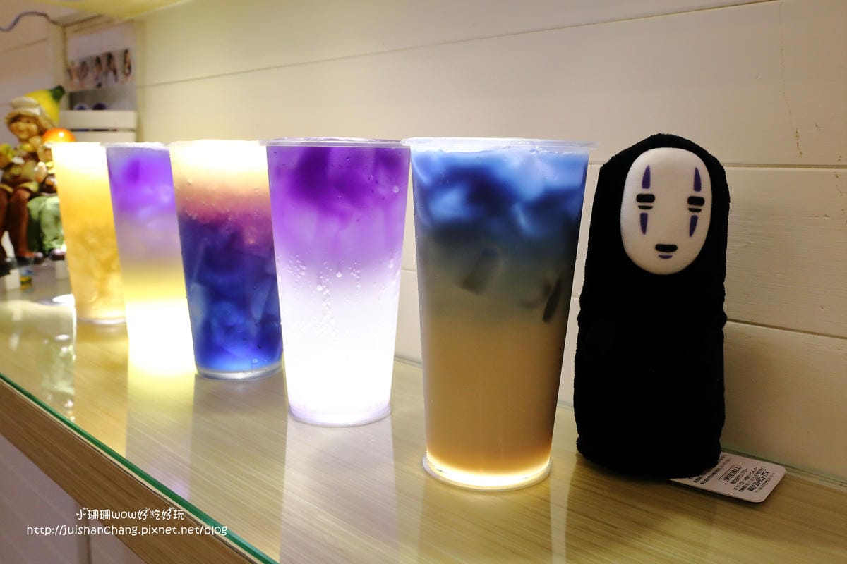 【食||台中大甲】台灣雷夢。今夏最夯的夢幻「星空飲料」〜手握一杯彷彿進入星空奇幻旅程，繽紛漸層飲料就是要融化你的心！