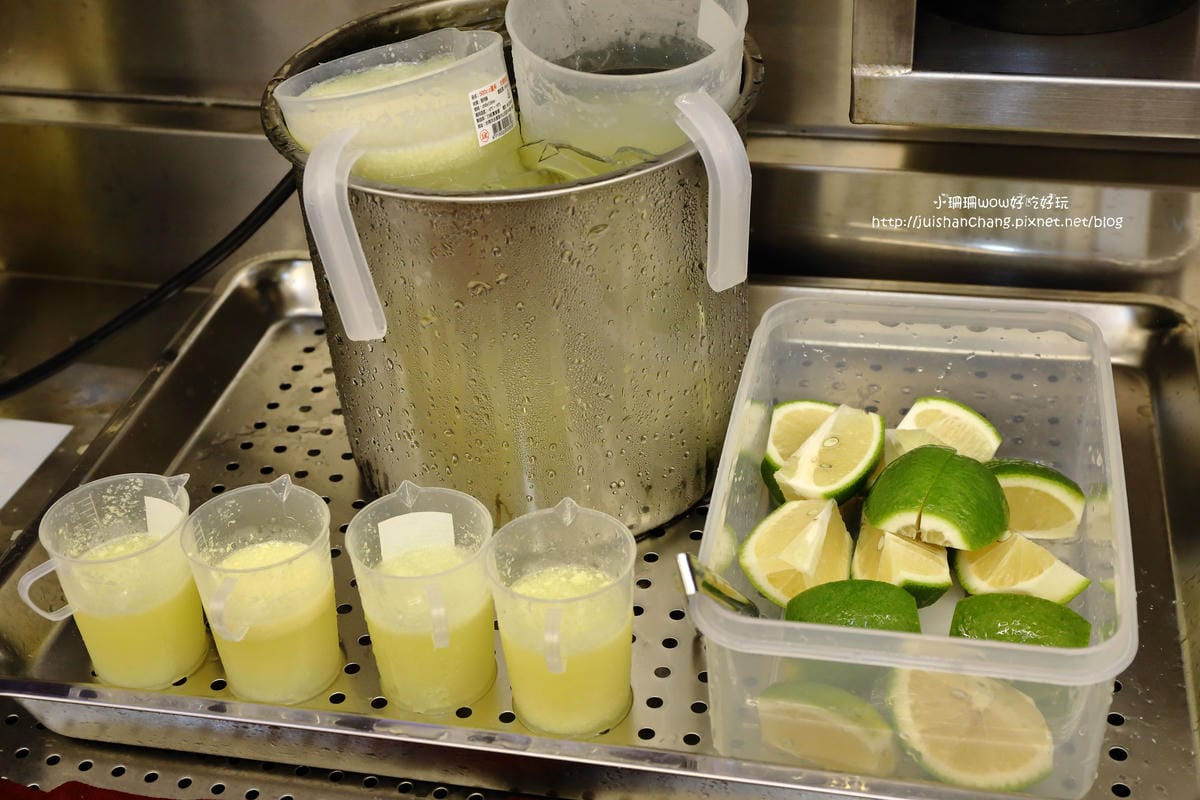 【食||台中大甲】台灣雷夢。今夏最夯的夢幻「星空飲料」〜手握一杯彷彿進入星空奇幻旅程，繽紛漸層飲料就是要融化你的心！