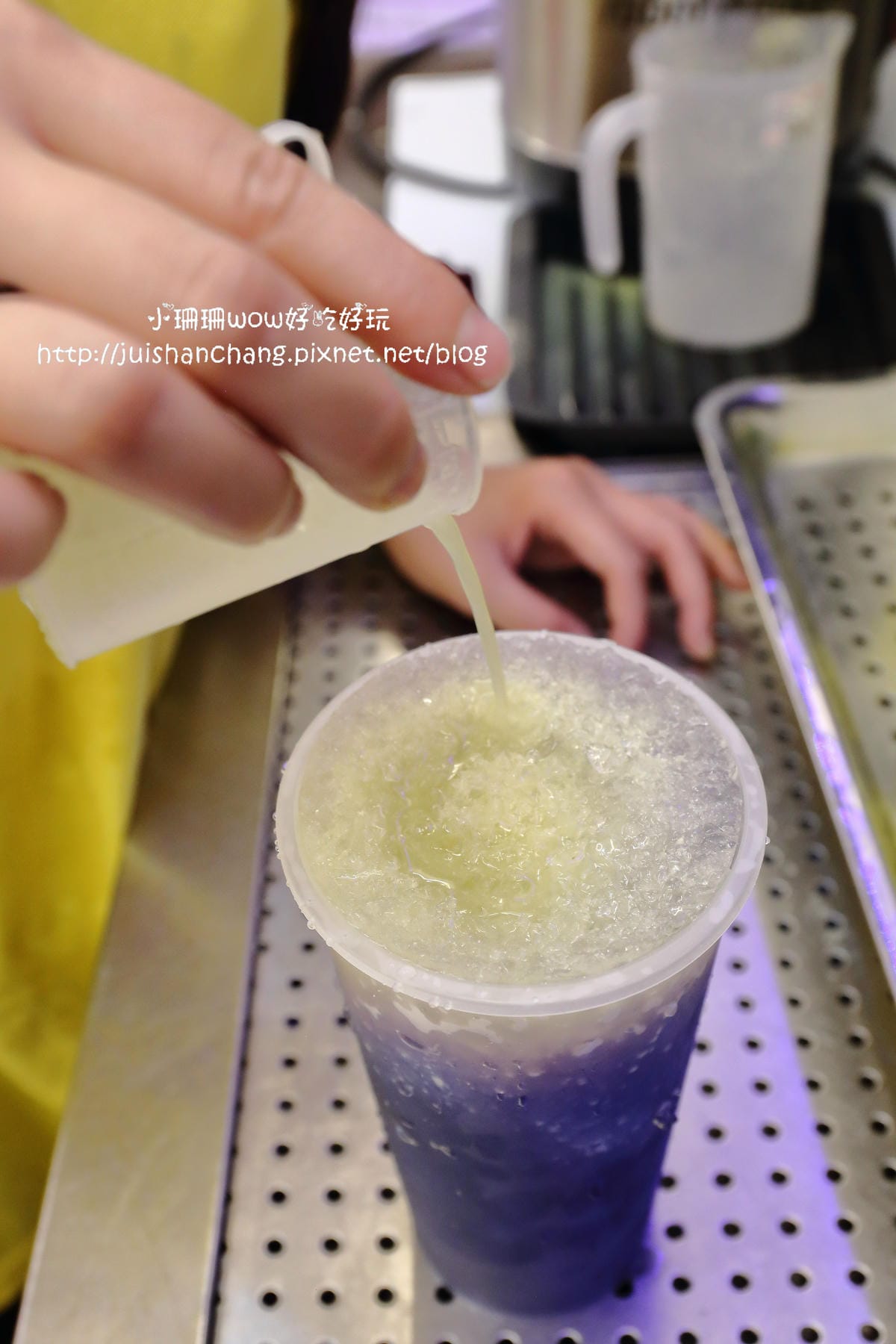 【食||台中大甲】台灣雷夢。今夏最夯的夢幻「星空飲料」〜手握一杯彷彿進入星空奇幻旅程，繽紛漸層飲料就是要融化你的心！