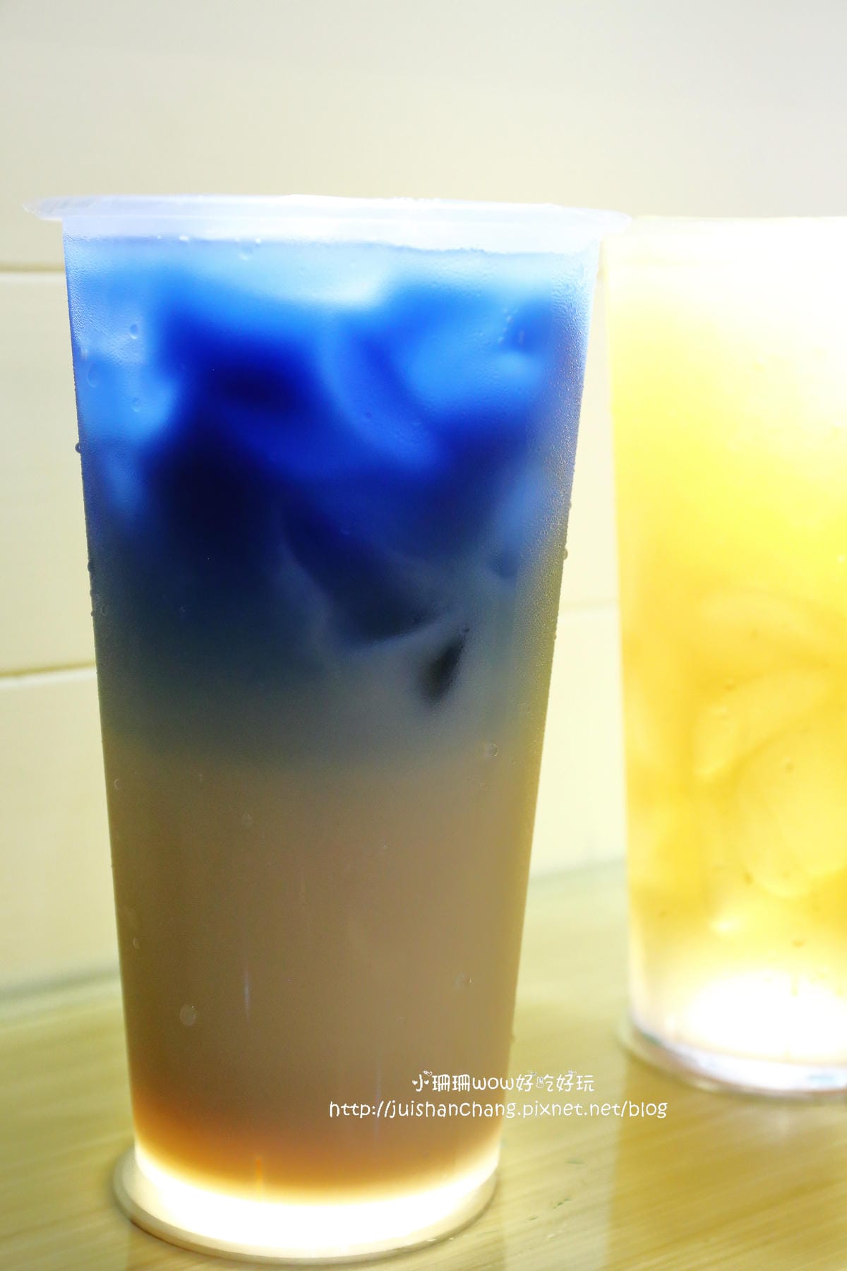 【食||台中大甲】台灣雷夢。今夏最夯的夢幻「星空飲料」〜手握一杯彷彿進入星空奇幻旅程，繽紛漸層飲料就是要融化你的心！