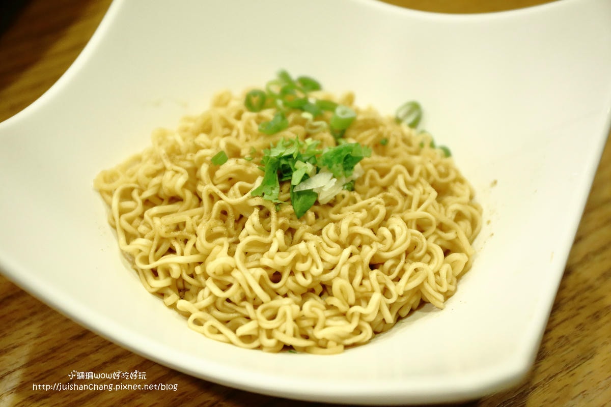 【食新莊】饌墘現滷滷味〜新莊在地人推薦銅板美食小吃、晚餐消夜新選擇!新莊宵夜 / 饌墘滷味 / 近捷運丹鳳站