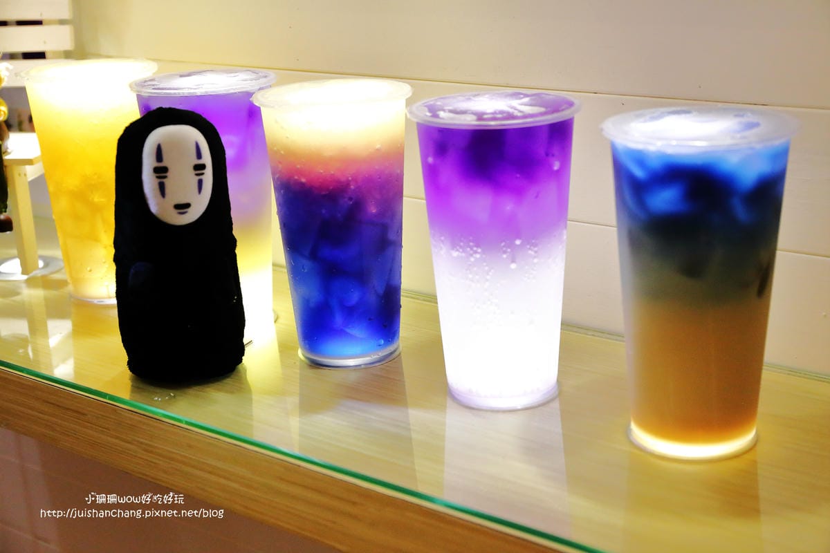 【食||台中大甲】台灣雷夢。今夏最夯的夢幻「星空飲料」〜手握一杯彷彿進入星空奇幻旅程，繽紛漸層飲料就是要融化你的心！