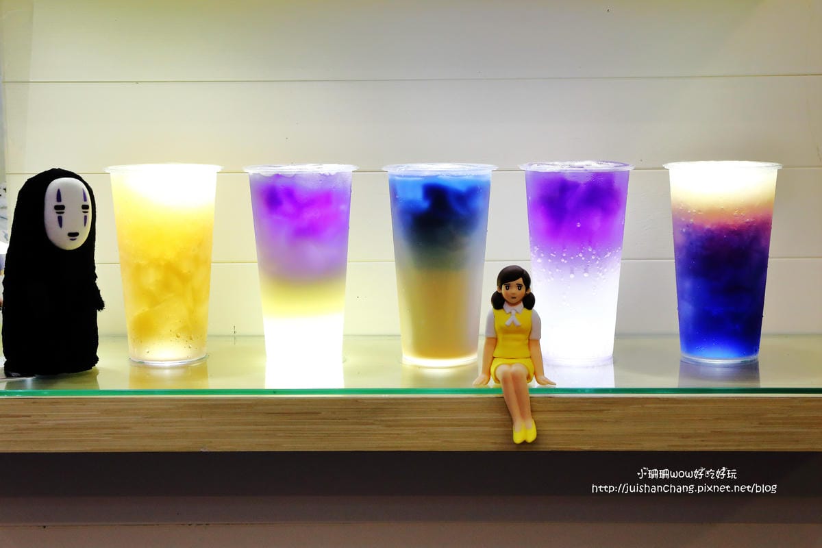 【食||台中大甲】台灣雷夢。今夏最夯的夢幻「星空飲料」〜手握一杯彷彿進入星空奇幻旅程，繽紛漸層飲料就是要融化你的心！