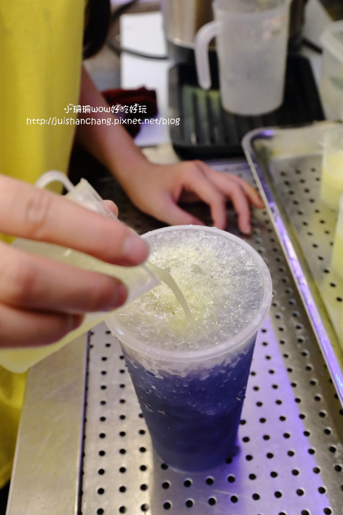 【食||台中大甲】台灣雷夢。今夏最夯的夢幻「星空飲料」〜手握一杯彷彿進入星空奇幻旅程，繽紛漸層飲料就是要融化你的心！