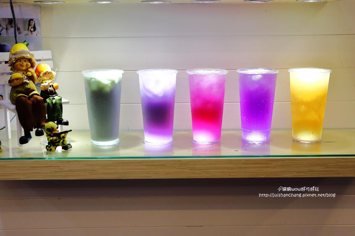 【食||台中大甲】台灣雷夢。今夏最夯的夢幻「星空飲料」〜手握一杯彷彿進入星空奇幻旅程，繽紛漸層飲料就是要融化你的心！