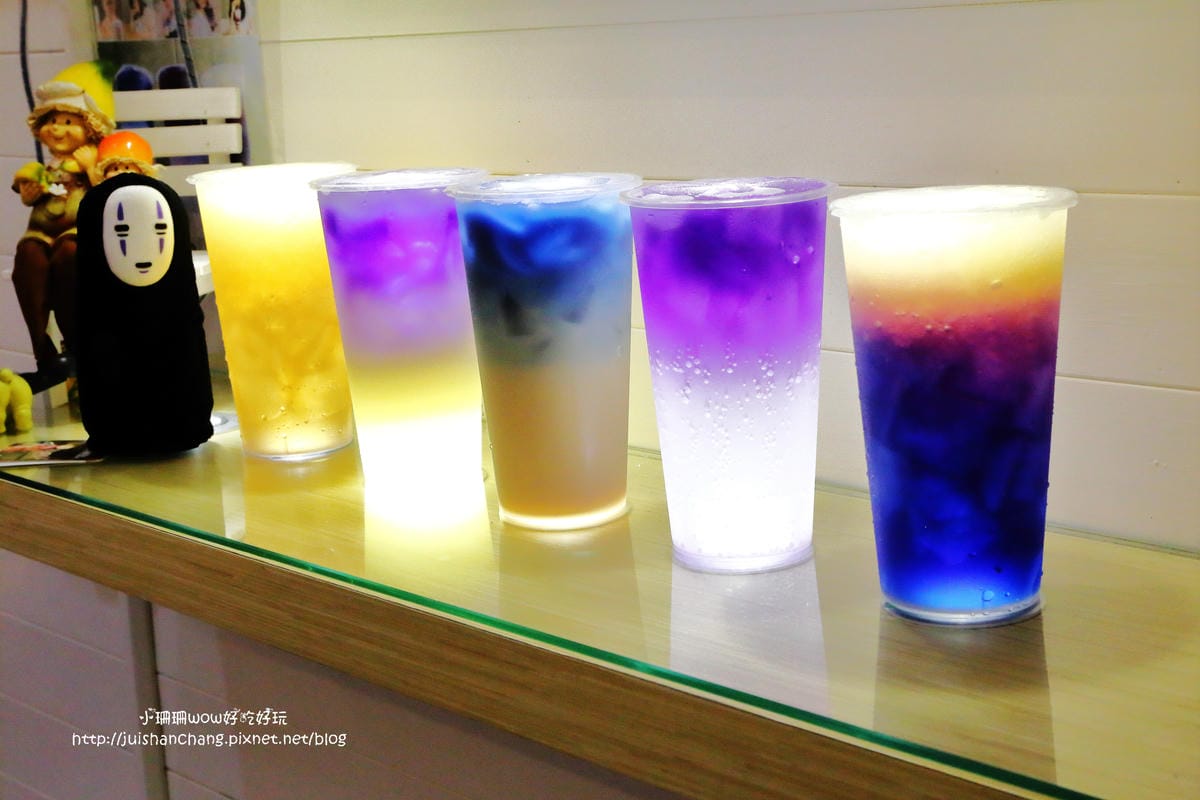 【食||台中大甲】台灣雷夢。今夏最夯的夢幻「星空飲料」〜手握一杯彷彿進入星空奇幻旅程，繽紛漸層飲料就是要融化你的心！