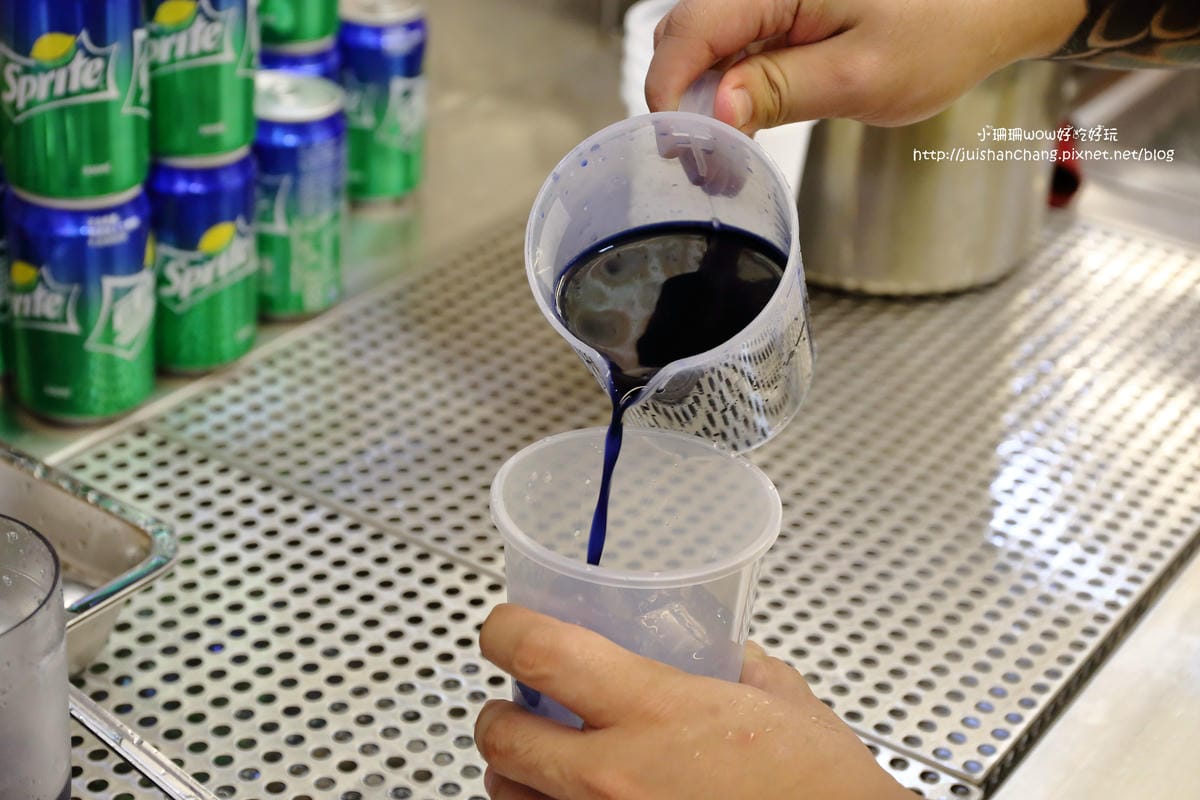 【食||台中大甲】台灣雷夢。今夏最夯的夢幻「星空飲料」〜手握一杯彷彿進入星空奇幻旅程，繽紛漸層飲料就是要融化你的心！