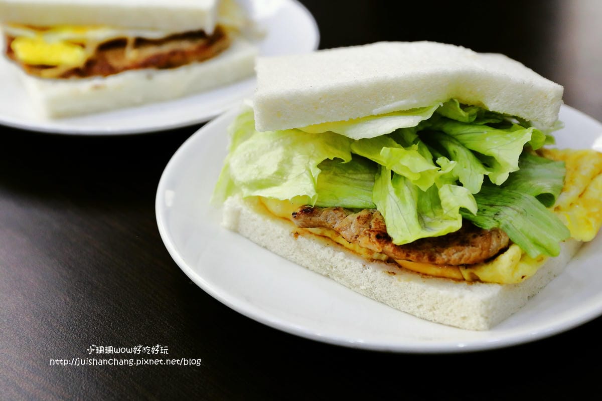 【食||台中】夏茶爾活力餐飲〜中興大學美食推薦。好喝健康現打果汁搭配營養早午餐，好吃肉蛋吐司底加拉！