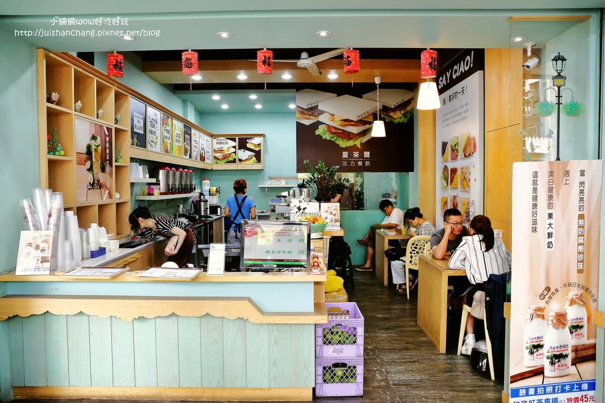 【食||台中】夏茶爾活力餐飲〜中興大學美食推薦。好喝健康現打果汁搭配營養早午餐，好吃肉蛋吐司底加拉！