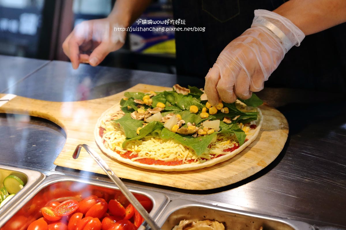 【食||台北】Plus Pizza〜自己的PIZZA自己作主/藝人梁靜茹開的超人氣餐廳/公館美食（已歇業）