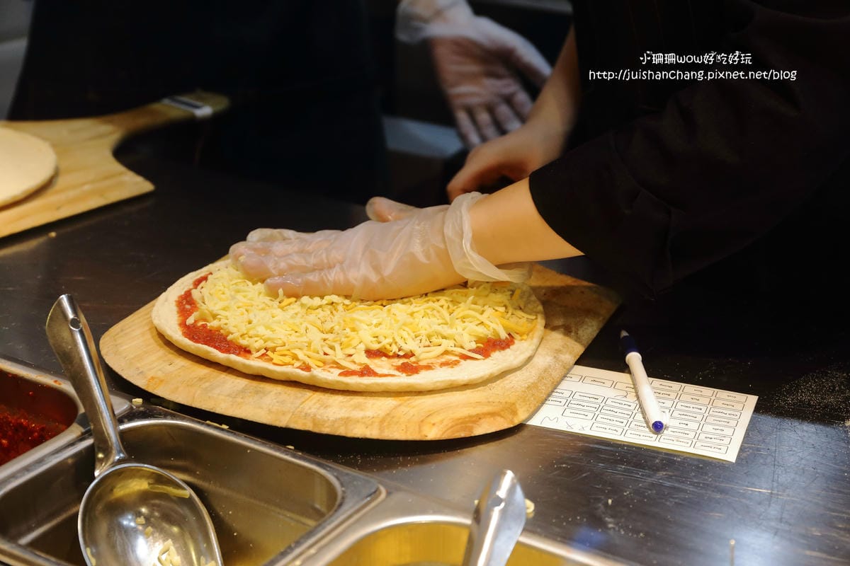 【食||台北】Plus Pizza〜自己的PIZZA自己作主/藝人梁靜茹開的超人氣餐廳/公館美食（已歇業）