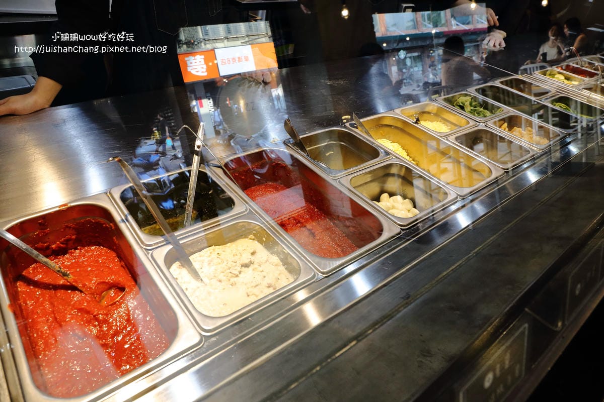 【食||台北】Plus Pizza〜自己的PIZZA自己作主/藝人梁靜茹開的超人氣餐廳/公館美食（已歇業）