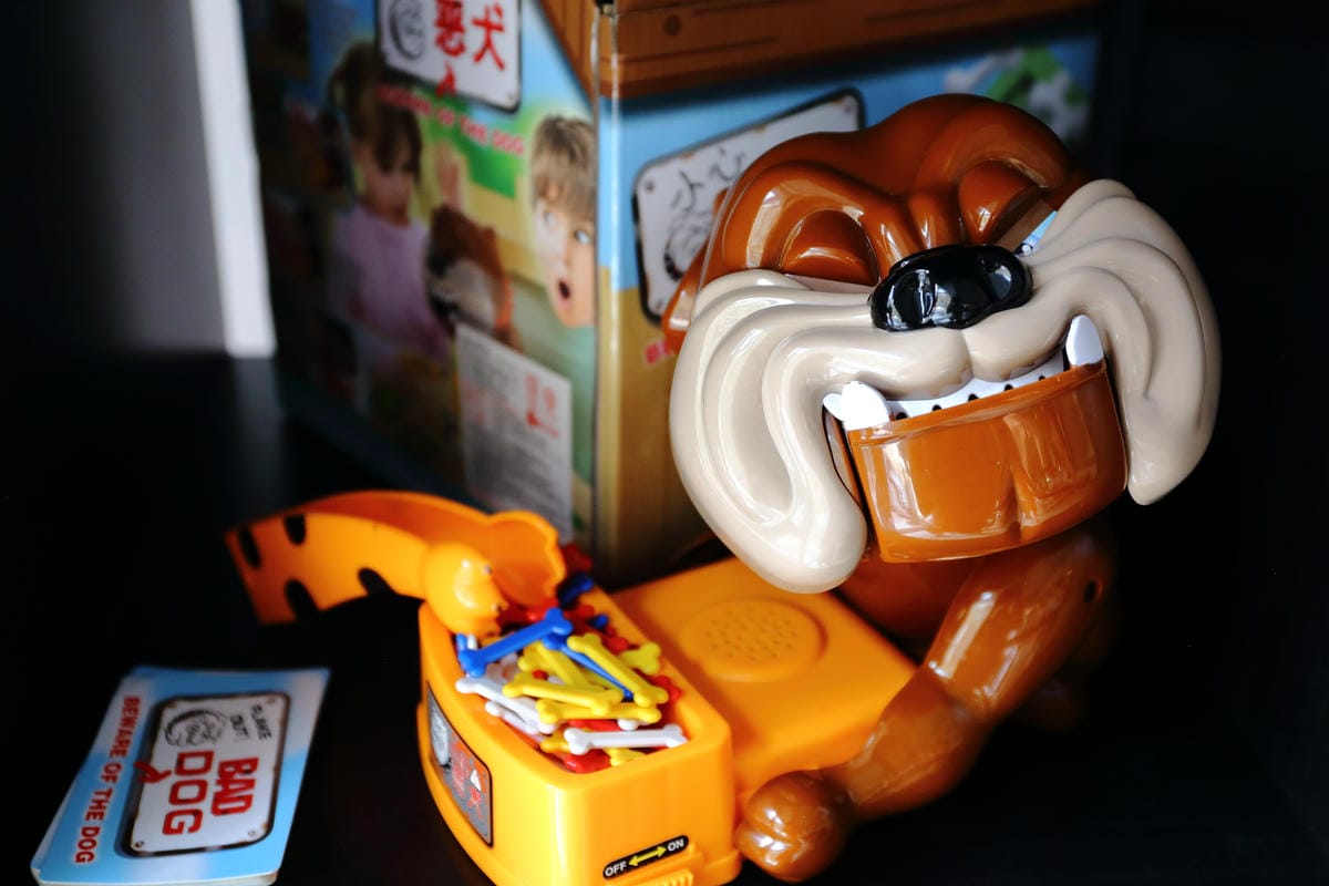 【食||板橋】RainbowHoliday Caffè&Bar〜全台唯一游泳圈咖啡廳，回到20歲，少女心大爆發！