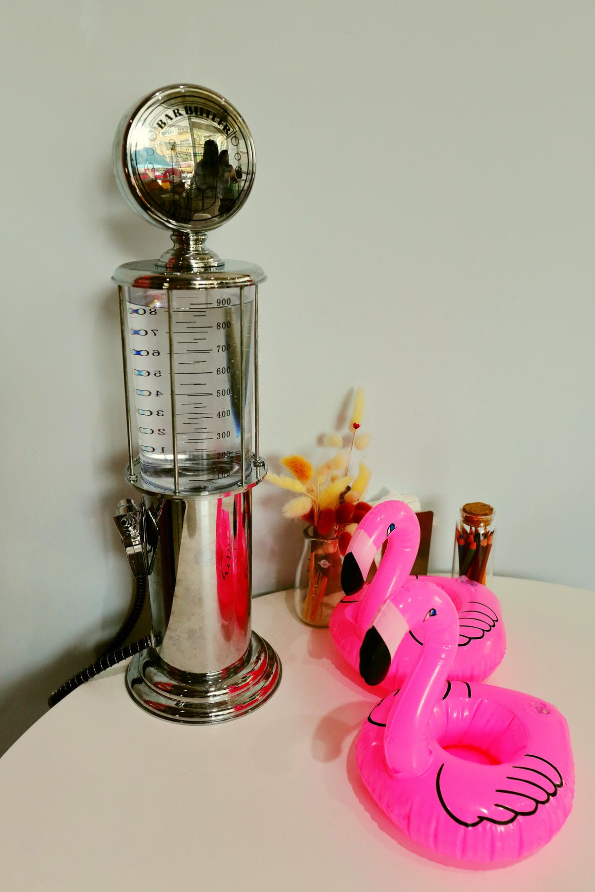 【食||板橋】RainbowHoliday Caffè&Bar〜全台唯一游泳圈咖啡廳，回到20歲，少女心大爆發！