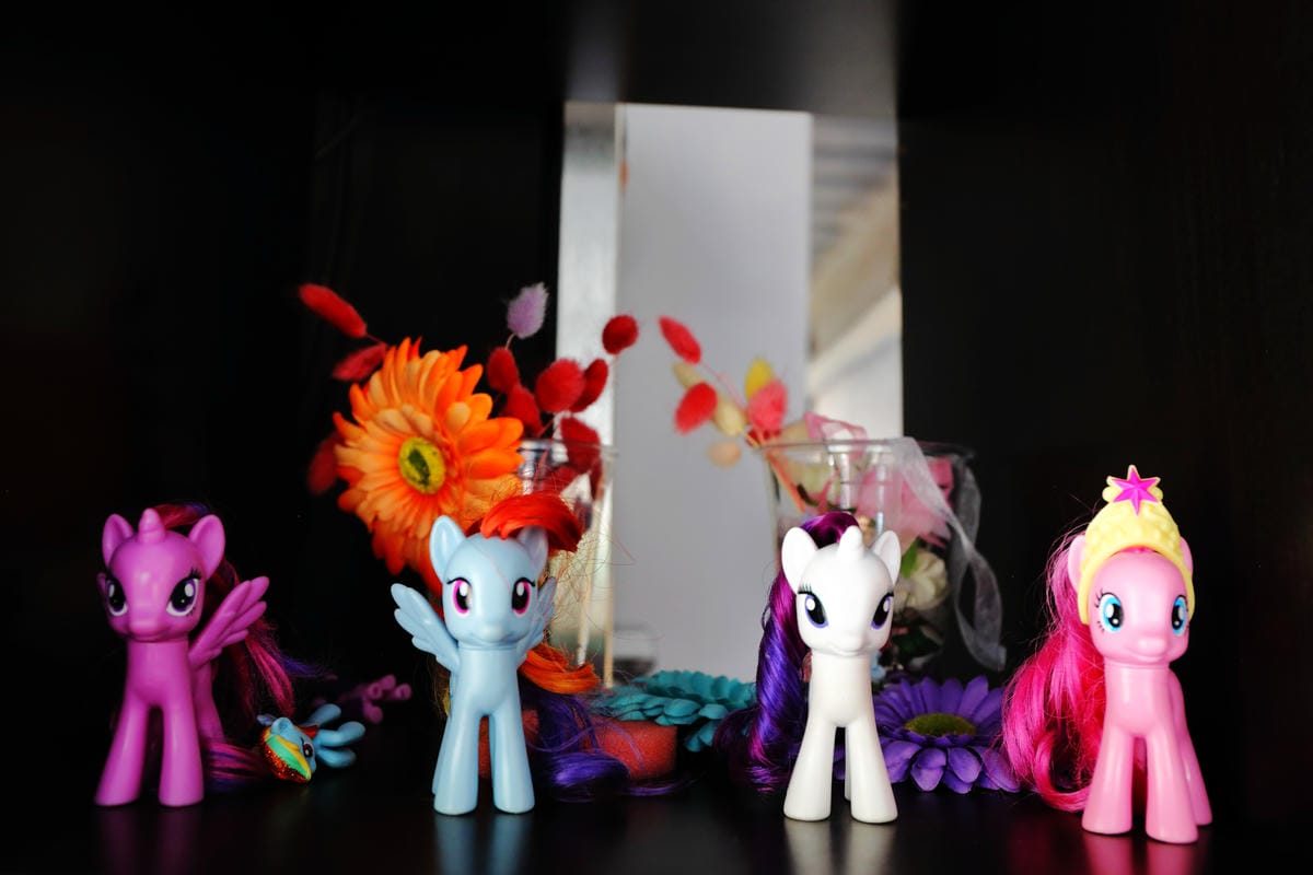 【食||板橋】RainbowHoliday Caffè&Bar〜全台唯一游泳圈咖啡廳，回到20歲，少女心大爆發！