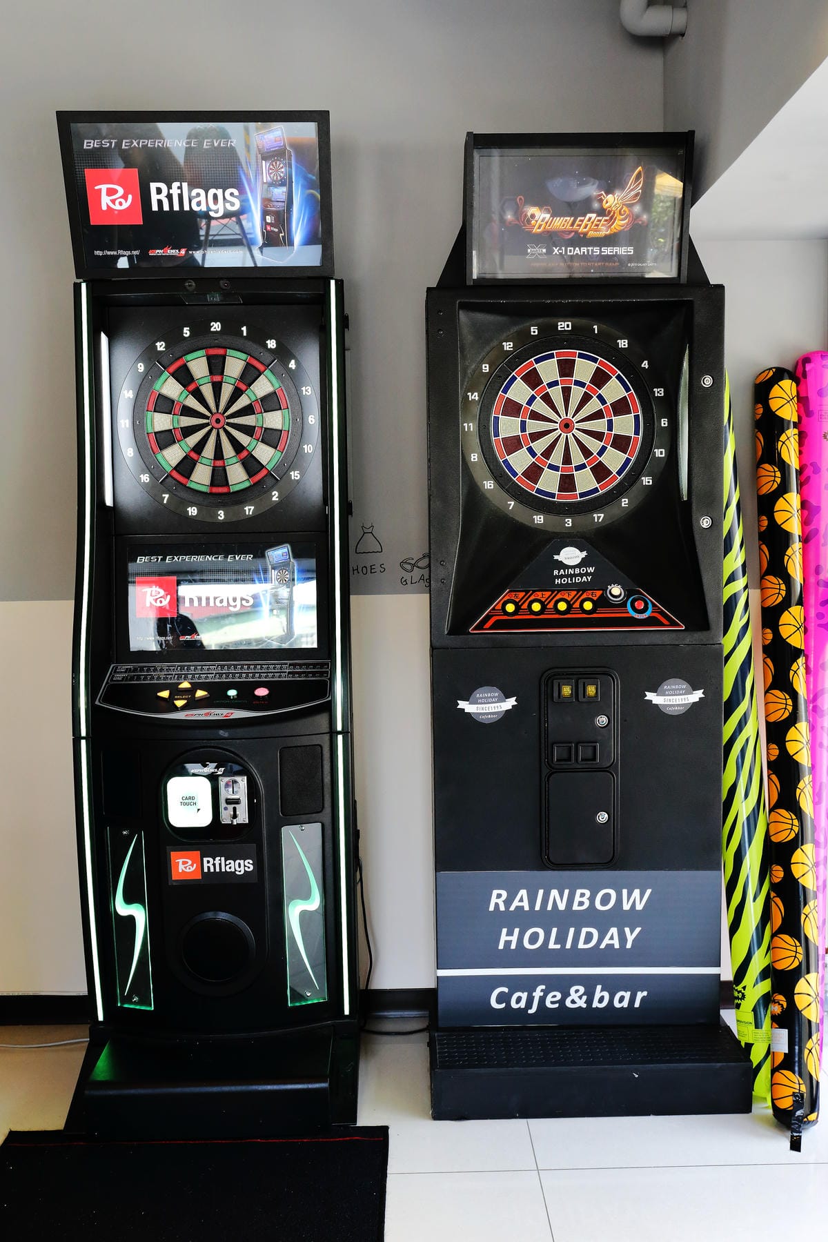 【食||板橋】RainbowHoliday Caffè&Bar〜全台唯一游泳圈咖啡廳，回到20歲，少女心大爆發！