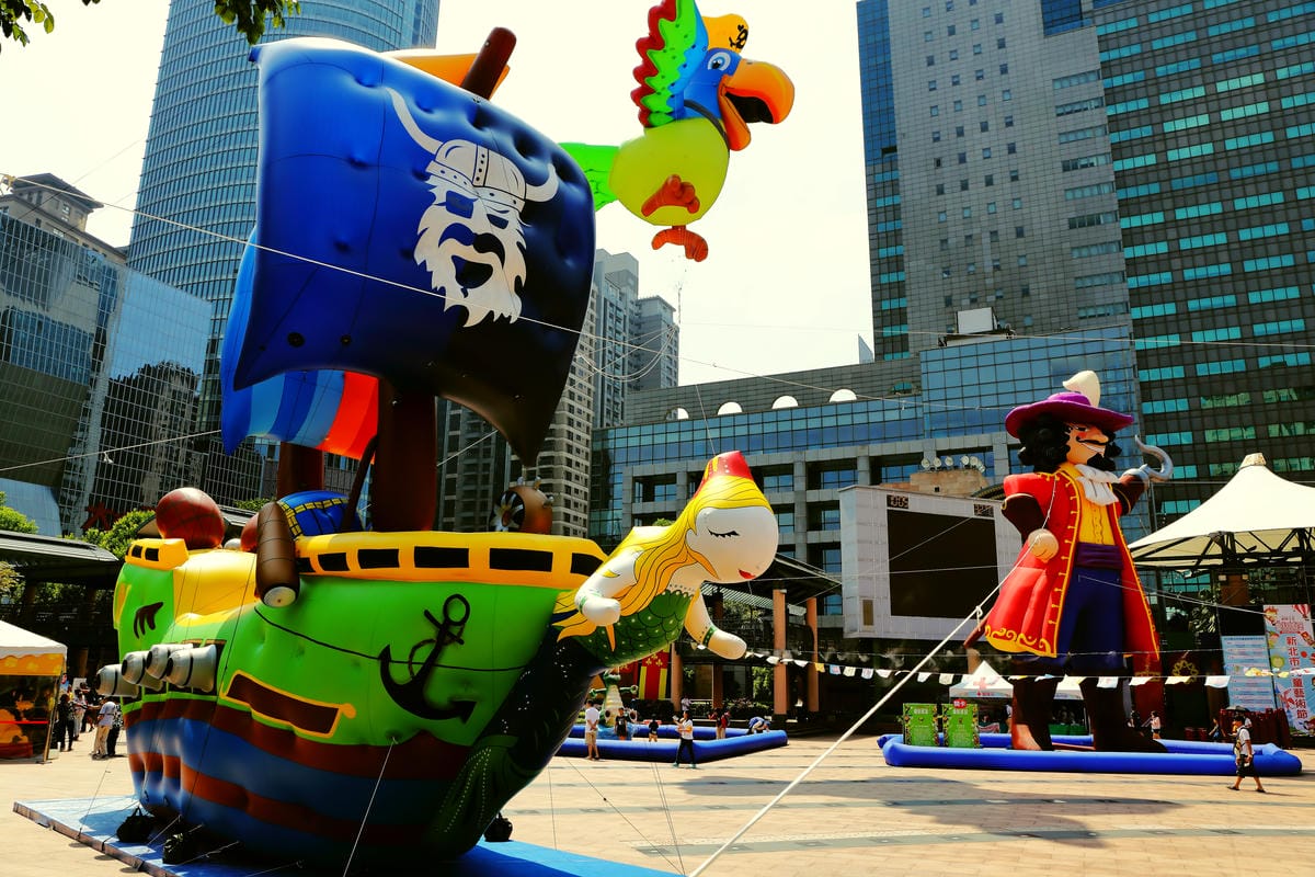 【新北親子旅遊景點推薦】2016 新北市兒童藝術節─童話城堡‬〜與虎克船長一起大冒險，一年一度暑假兒童盛會熱鬧登場！