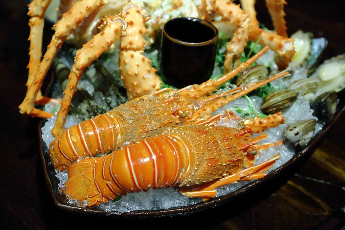 【食||萬華】上乘三家西門旗艦店〜西門火鍋推薦。超澎湃雙人帝王蟹龍蝦鍋，大海精華襲擊你的味蕾！(已歇業)