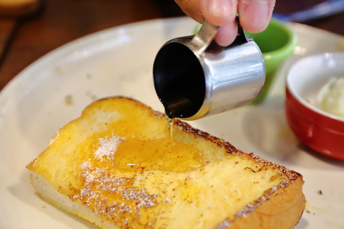 【食|板橋】BEGIN AGAIN 起點Cafe〜板橋新開的早午餐又一家，隱藏巷弄的溫馨早午餐/咖啡館，漸層氣泡飲清涼消暑又繽紛亮眼！　