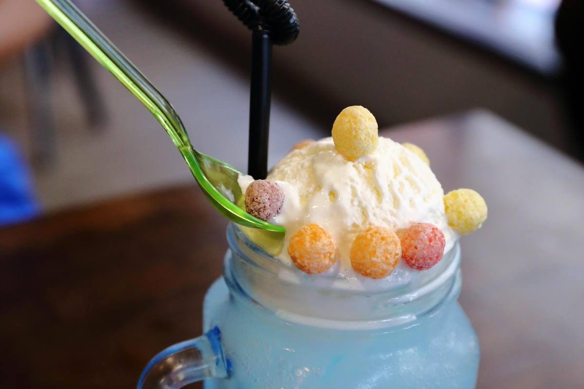 【食|板橋】BEGIN AGAIN 起點Cafe〜板橋新開的早午餐又一家，隱藏巷弄的溫馨早午餐/咖啡館，漸層氣泡飲清涼消暑又繽紛亮眼！　