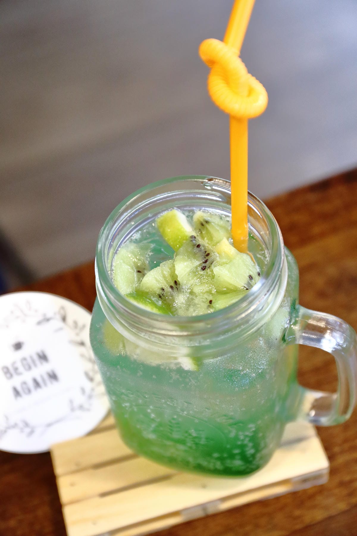 【食|板橋】BEGIN AGAIN 起點Cafe〜板橋新開的早午餐又一家，隱藏巷弄的溫馨早午餐/咖啡館，漸層氣泡飲清涼消暑又繽紛亮眼！　