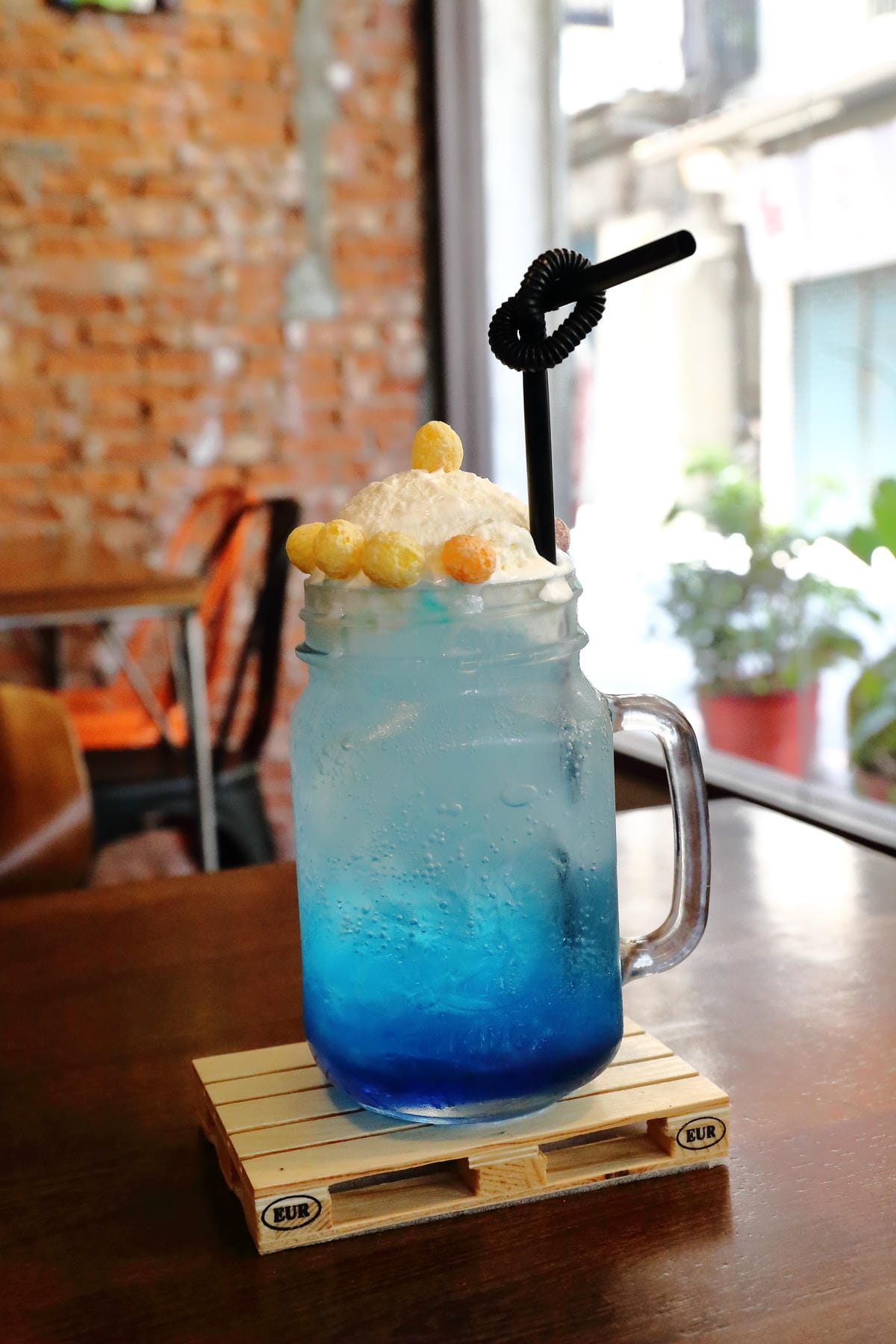 【食|板橋】BEGIN AGAIN 起點Cafe〜板橋新開的早午餐又一家，隱藏巷弄的溫馨早午餐/咖啡館，漸層氣泡飲清涼消暑又繽紛亮眼！　