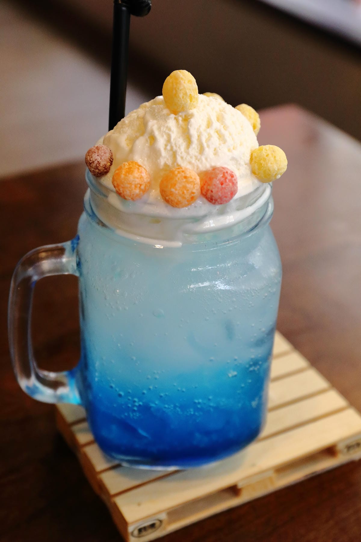 【食|板橋】BEGIN AGAIN 起點Cafe〜板橋新開的早午餐又一家，隱藏巷弄的溫馨早午餐/咖啡館，漸層氣泡飲清涼消暑又繽紛亮眼！　