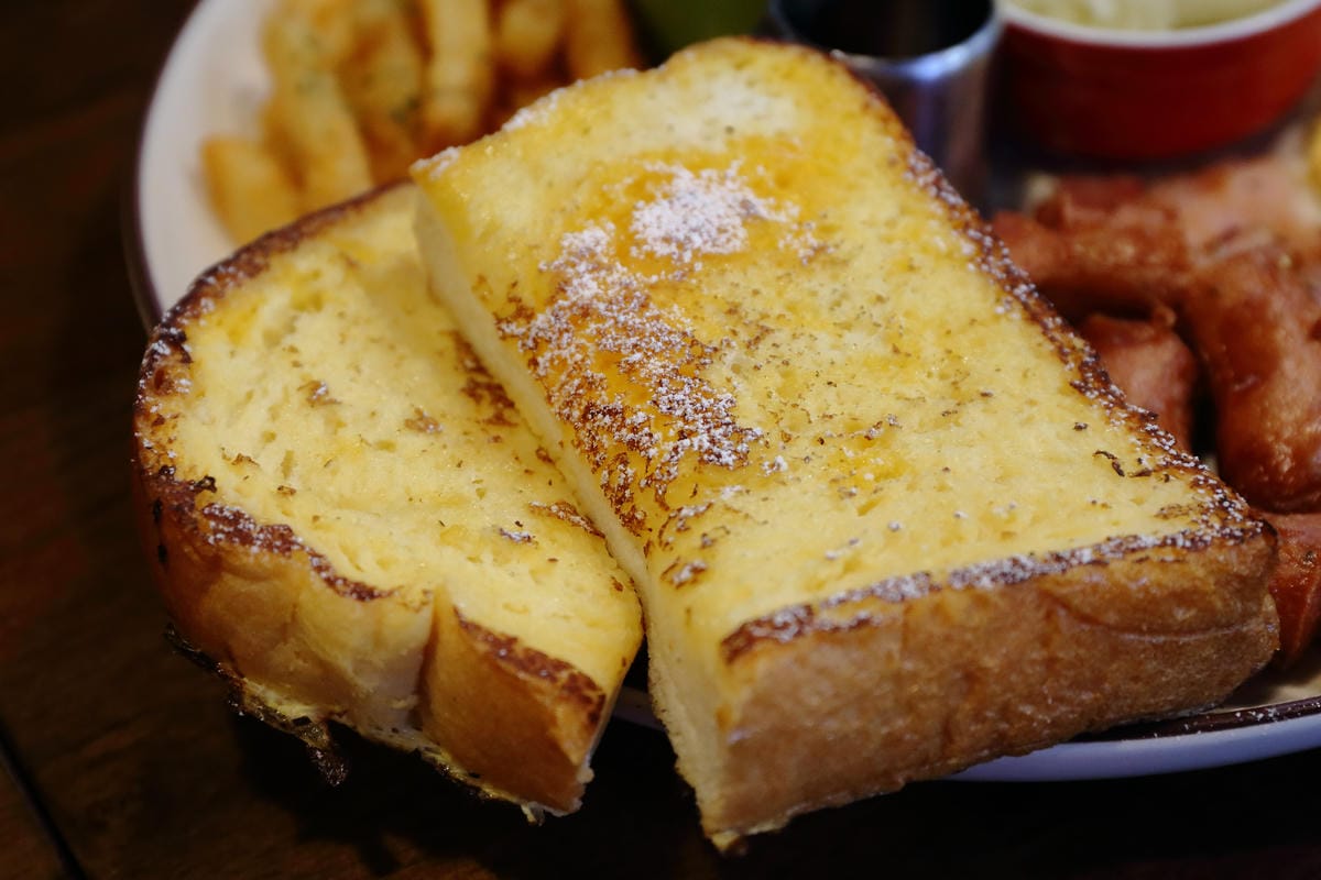 【食|板橋】BEGIN AGAIN 起點Cafe〜板橋新開的早午餐又一家，隱藏巷弄的溫馨早午餐/咖啡館，漸層氣泡飲清涼消暑又繽紛亮眼！　