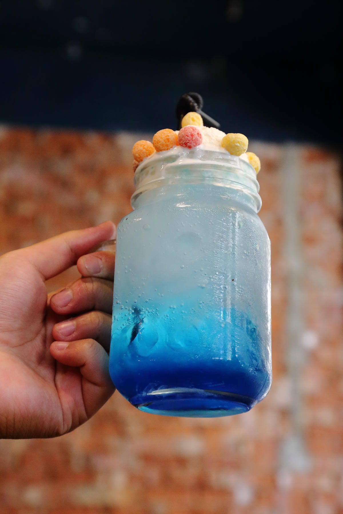 【食|板橋】BEGIN AGAIN 起點Cafe〜板橋新開的早午餐又一家，隱藏巷弄的溫馨早午餐/咖啡館，漸層氣泡飲清涼消暑又繽紛亮眼！　