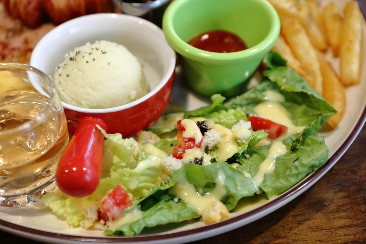 【食|板橋】BEGIN AGAIN 起點Cafe〜板橋新開的早午餐又一家，隱藏巷弄的溫馨早午餐/咖啡館，漸層氣泡飲清涼消暑又繽紛亮眼！　