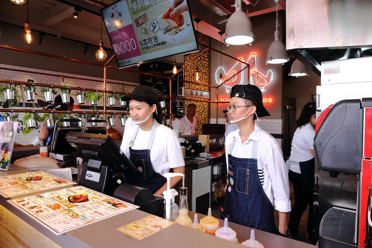 【食||新北八里】新時代香雞城〜回來了！全台灣第一家手扒雞店，試營運搶先吃！(已歇業)