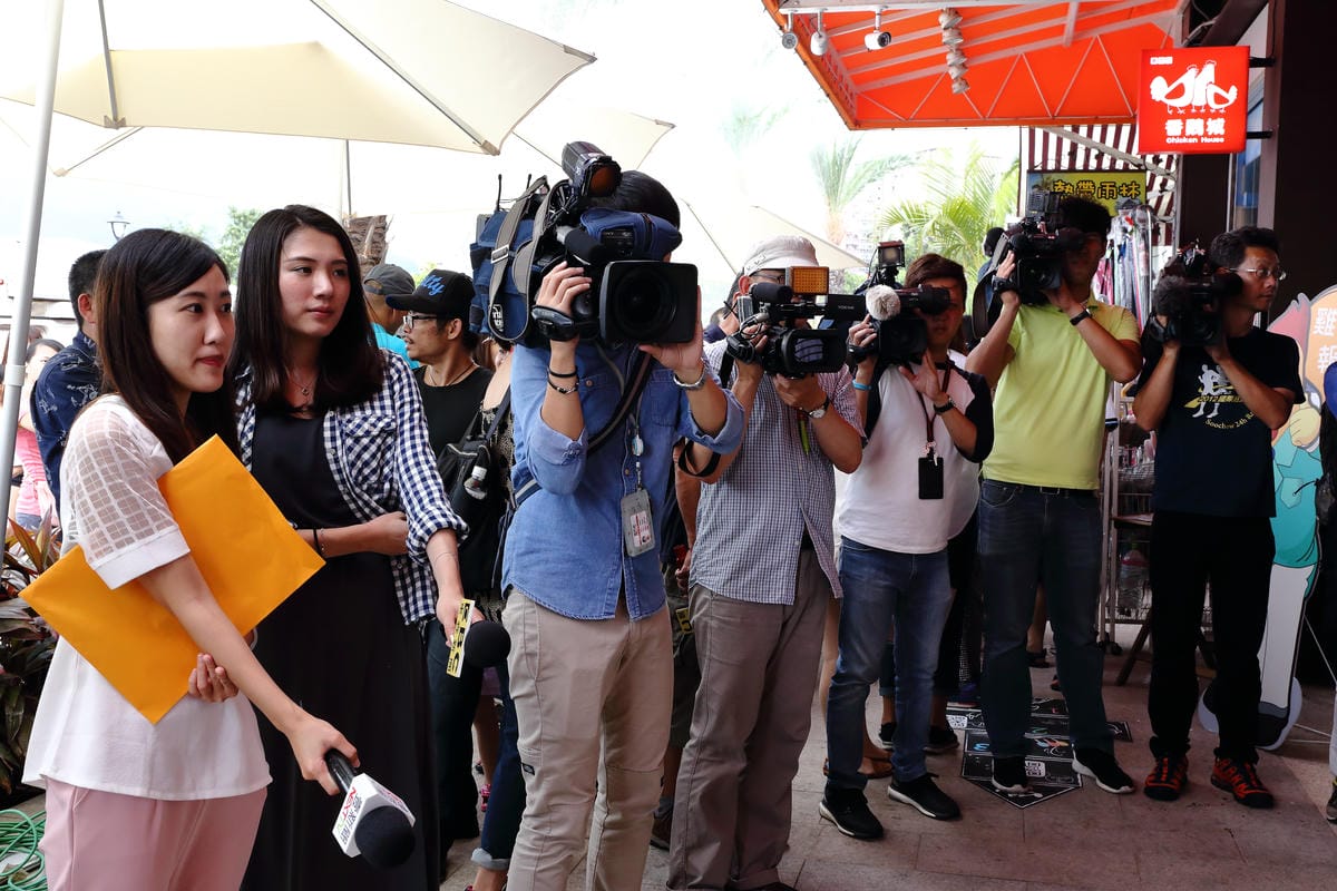 【食||新北八里】新時代香雞城〜回來了！全台灣第一家手扒雞店，試營運搶先吃！(已歇業)