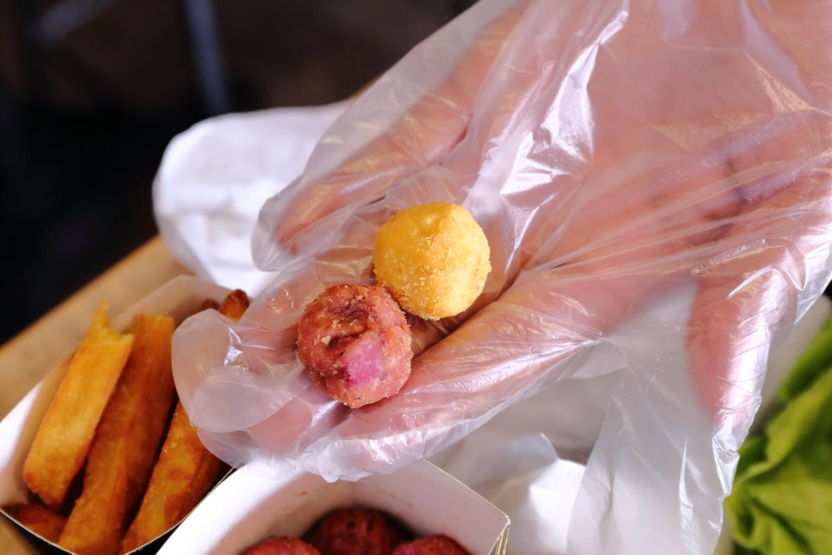 【食||新北八里】新時代香雞城〜回來了！全台灣第一家手扒雞店，試營運搶先吃！(已歇業)