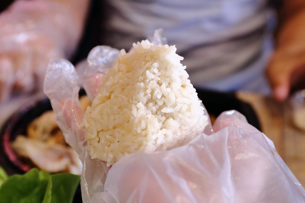 【食||新北八里】新時代香雞城〜回來了！全台灣第一家手扒雞店，試營運搶先吃！(已歇業)