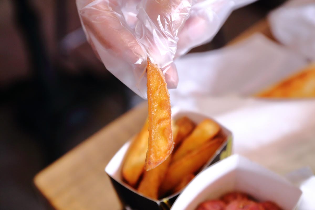 【食||新北八里】新時代香雞城〜回來了！全台灣第一家手扒雞店，試營運搶先吃！(已歇業)