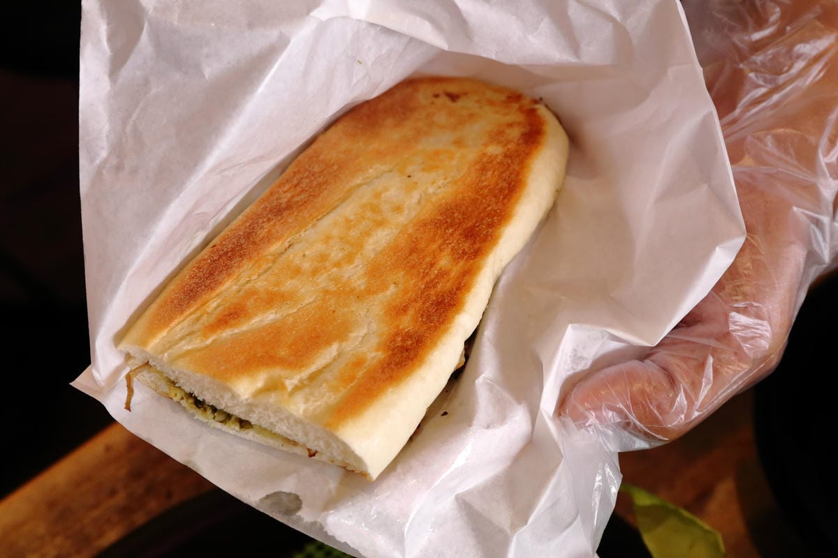 【食||新北八里】新時代香雞城〜回來了！全台灣第一家手扒雞店，試營運搶先吃！(已歇業)