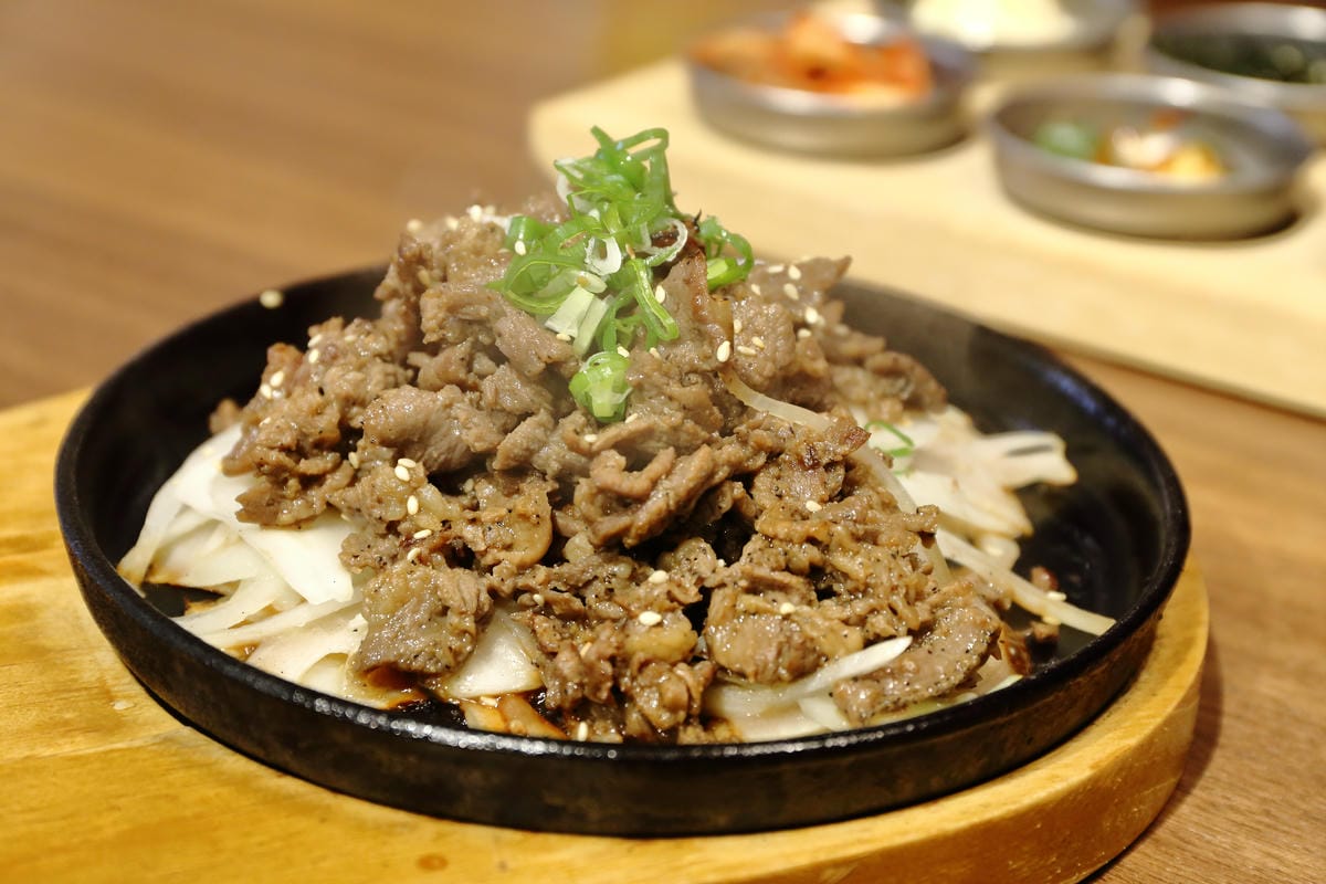 【食||板橋】飯饌韓式料理餐廳-板橋誠品店〜府中韓式料理新開幕！正統韓食，韓式小菜任你吃到飽！