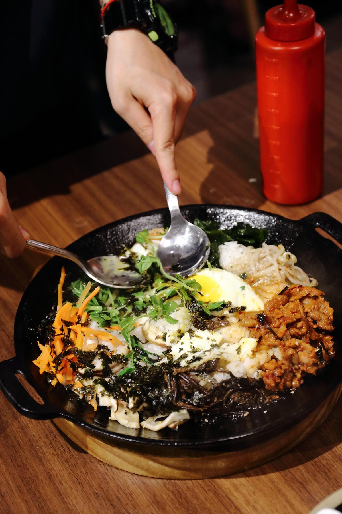 【食||板橋】飯饌韓式料理餐廳-板橋誠品店〜府中韓式料理新開幕！正統韓食，韓式小菜任你吃到飽！