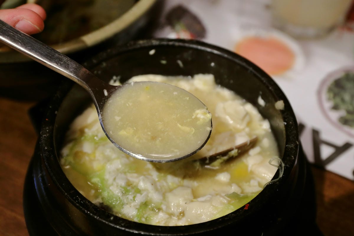 【食||板橋】飯饌韓式料理餐廳-板橋誠品店〜府中韓式料理新開幕！正統韓食，韓式小菜任你吃到飽！