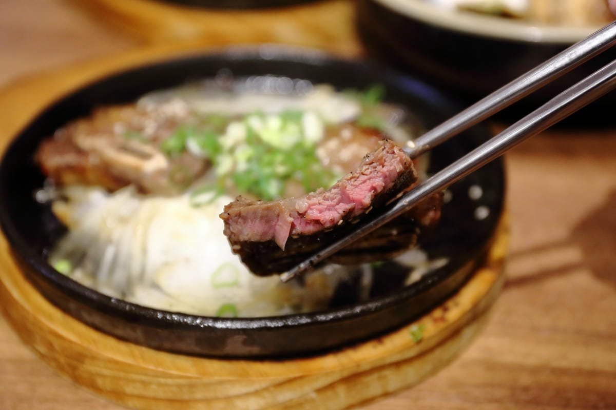 【食||板橋】飯饌韓式料理餐廳-板橋誠品店〜府中韓式料理新開幕！正統韓食，韓式小菜任你吃到飽！