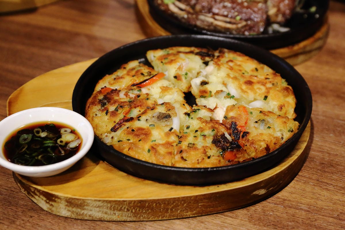 【食||板橋】飯饌韓式料理餐廳-板橋誠品店〜府中韓式料理新開幕！正統韓食，韓式小菜任你吃到飽！